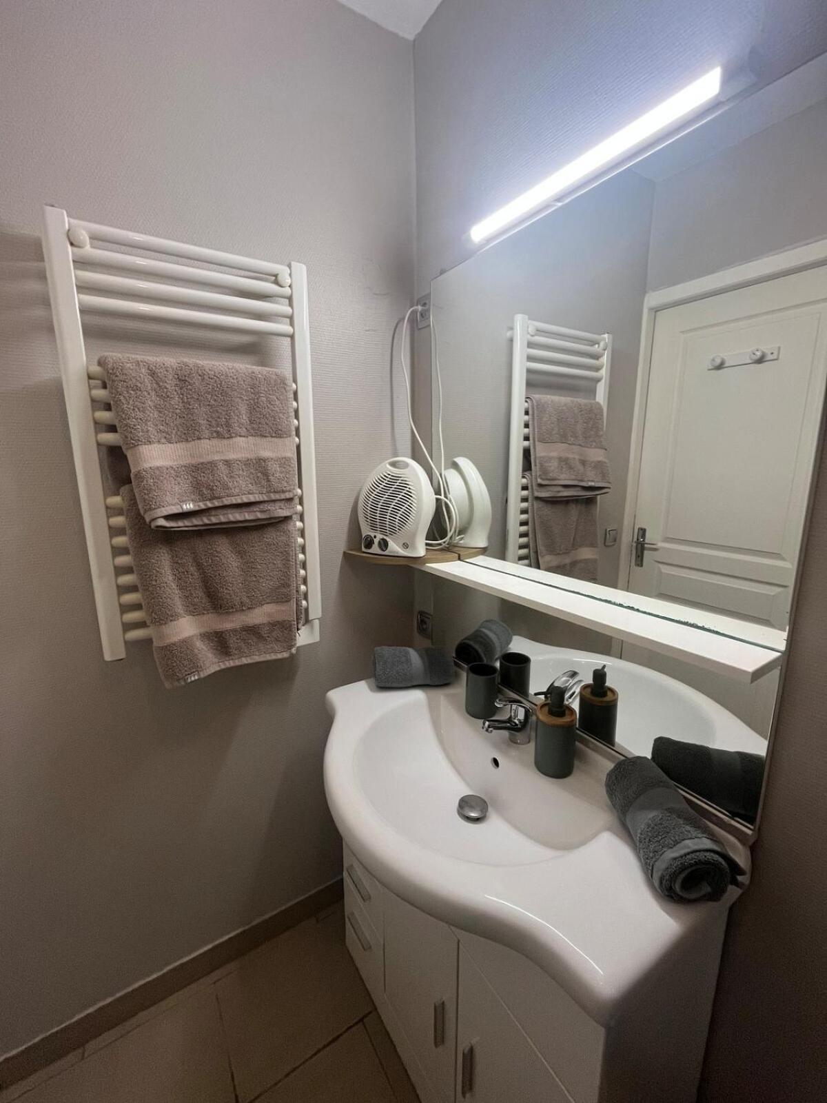 Malataverne Studio Cosy Avec Climatisation Et Terrasse מראה חיצוני תמונה