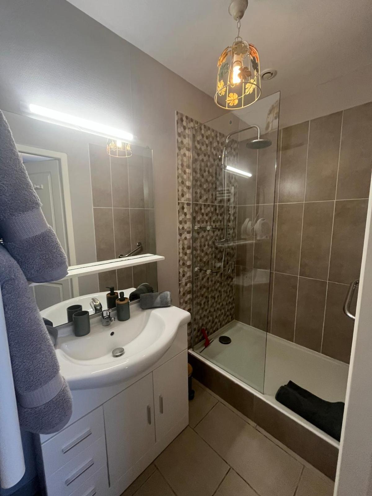 Malataverne Studio Cosy Avec Climatisation Et Terrasse מראה חיצוני תמונה